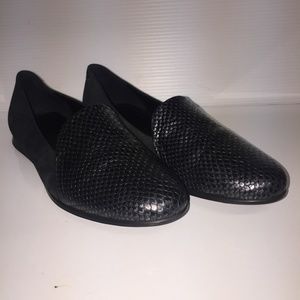 ecco size 38 black suede and embossed leather flat